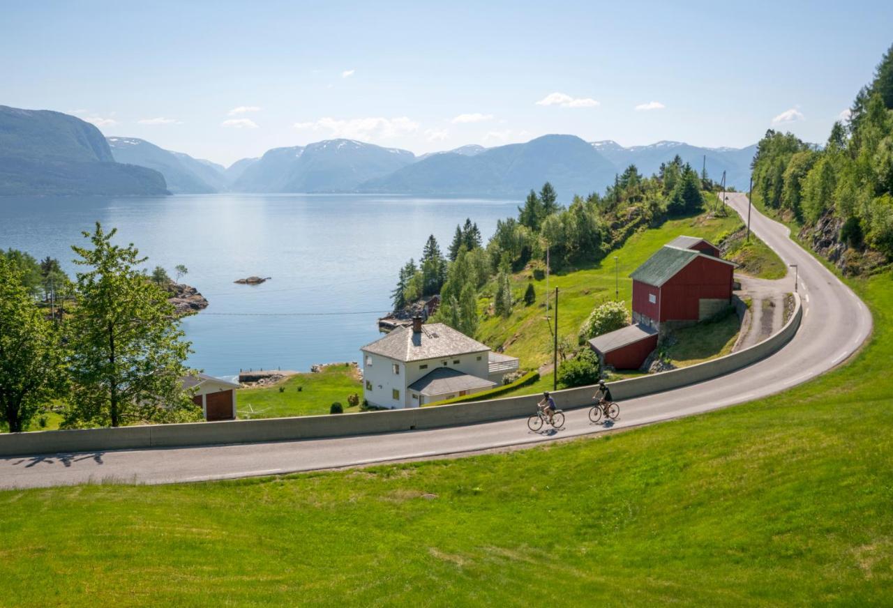 Lavik Fjord Hotel & Apartments Exterior foto