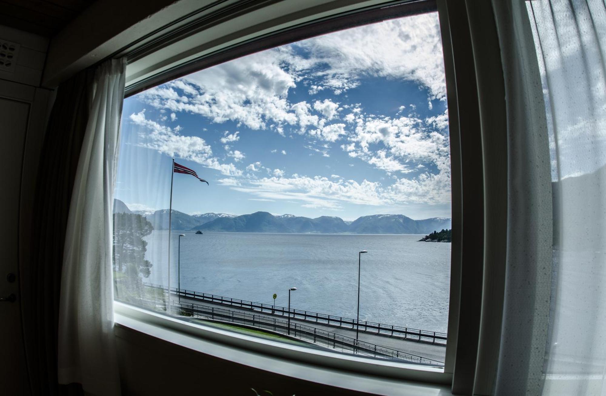 Lavik Fjord Hotel & Apartments Exterior foto